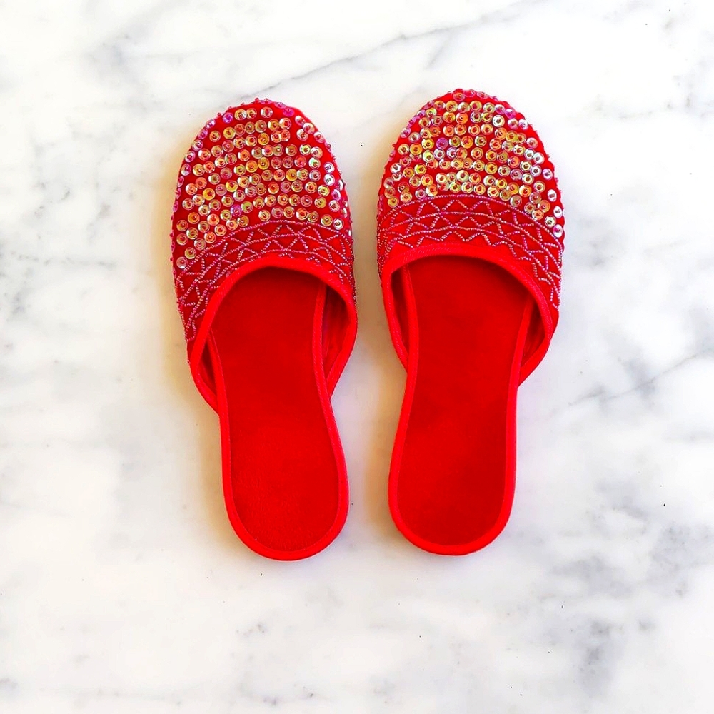 NWOT. Sparkle and Beads Embroidery Velvety Slipper.